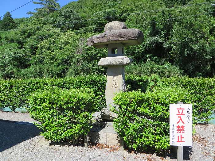 丹波篠山市今田町休場/灯籠写真