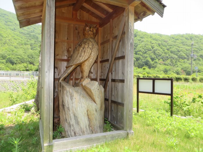 丹波篠山市草野/封人の松フクロウの彫物写真