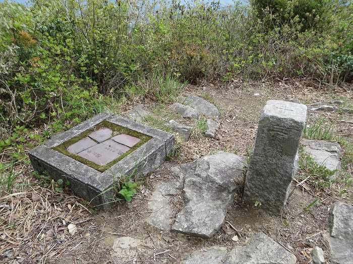 丹波篠山市今田町本荘/西光寺山二等三角点写真