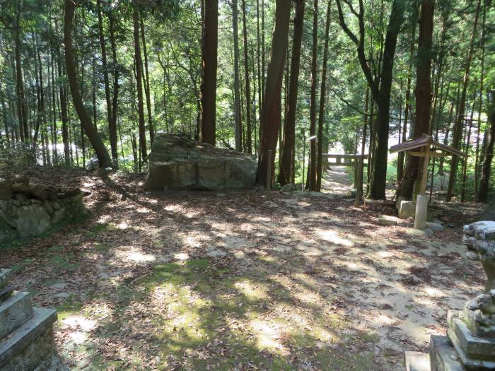 丹波篠山市今田町黒石/住吉神社岩座写真