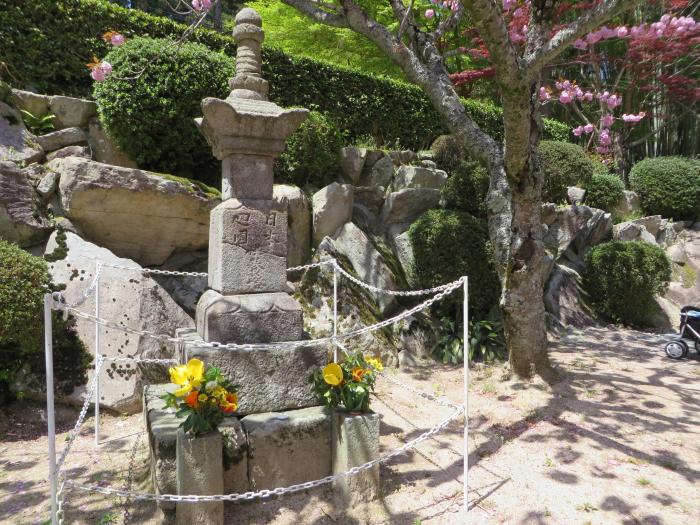 丹波篠山市不来坂/大歳神社宝篋印塔写真