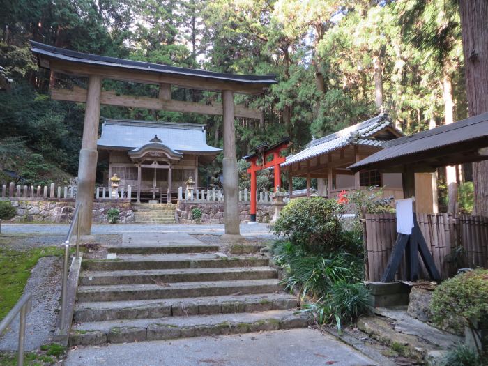 丹波篠山市南矢代/大歳神社手水舎と第二鳥居写真