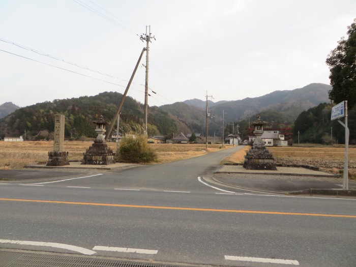 丹波篠山市真南条中/二村神社社号標写真