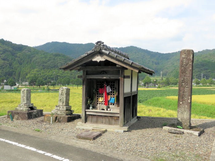 丹波篠山市真南条中/力士碑・千部供養塔写真