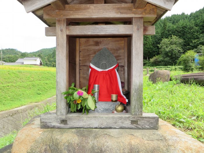 丹波篠山市真南条中/祠写真