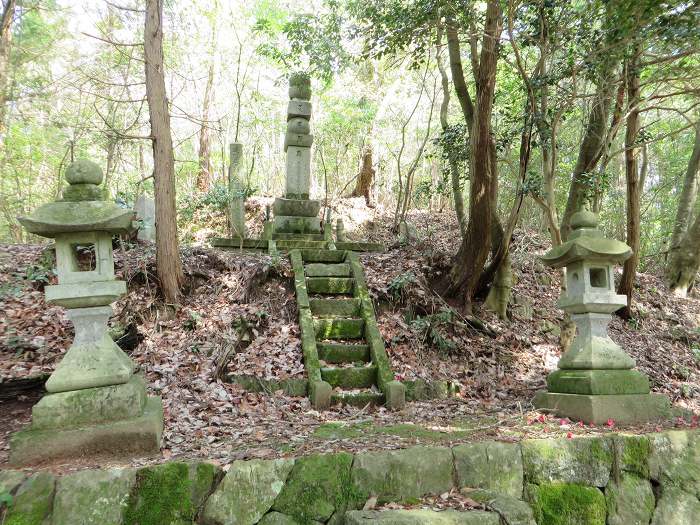 丹波篠山市味間奥/波多野秀治墓碑写真