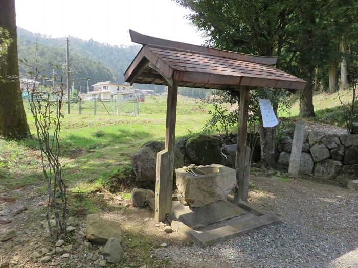 丹波篠山市味間奥/熊野神社手水舎写真