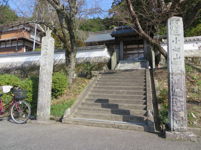 丹波篠山市
大沢新/小畑山岳応寺門柱写真