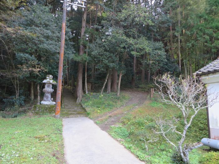 丹波篠山市谷山/稲荷神社常夜灯写真