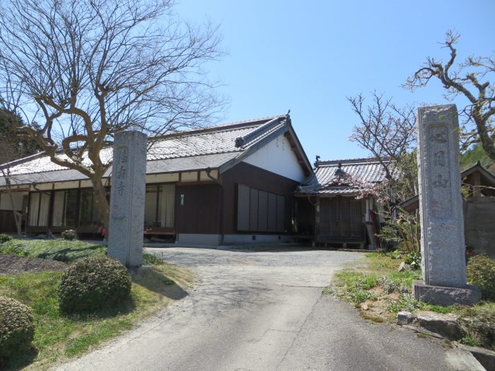 丹波篠山市野々垣/心月山徳寿寺門柱写真