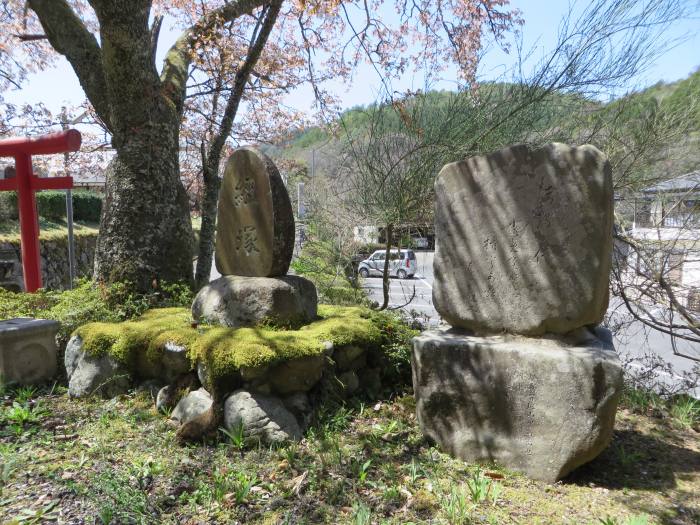 丹波篠山市野々垣/経塚と歌碑写真