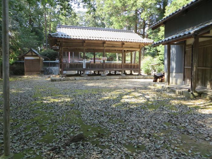 丹波篠山市曽地中/厄除八幡神社広場写真