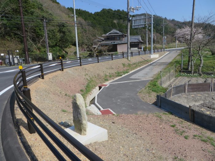 丹波篠山市曽地中/道しるべ写真