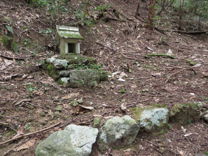 丹波篠山市曽地中/祠写真