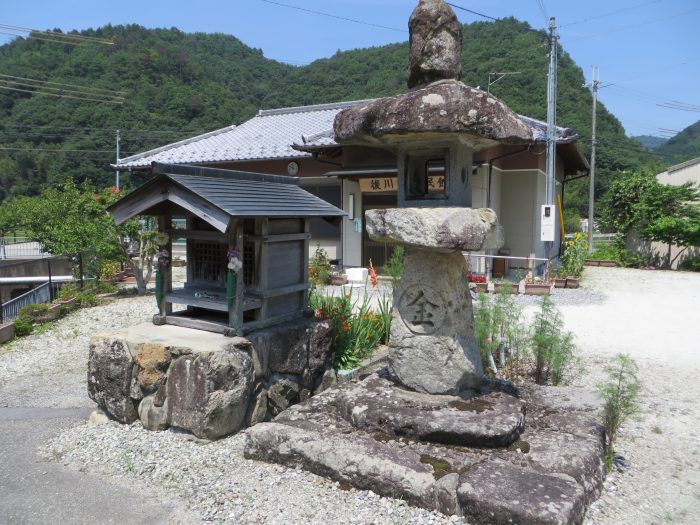 丹波篠山市後川中/地蔵・灯籠写真