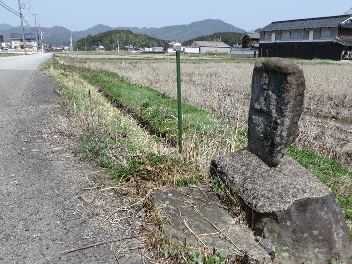 丹波篠山市網掛/石塔写真