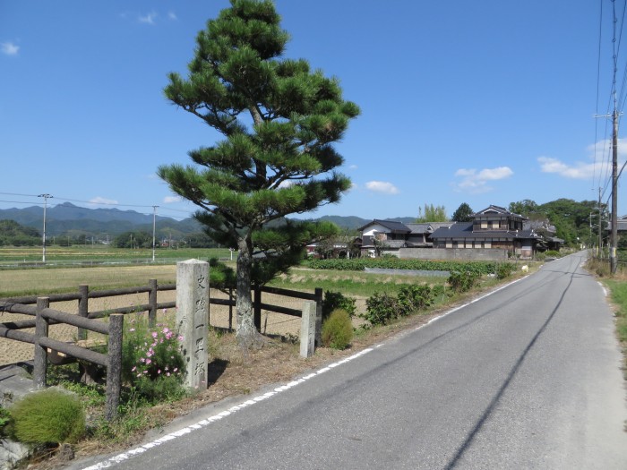 丹波篠山市八上内/八上一里塚写真