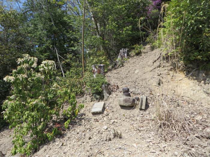 丹波篠山市曽地口/大正記念池五輪塔写真