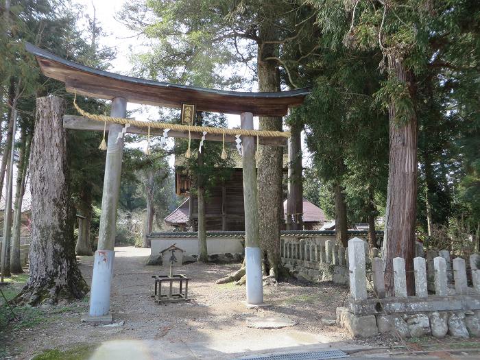 丹波篠山市日置/磯宮八幡神社裏手の鳥居写真