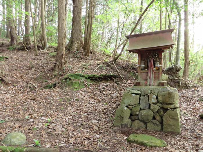 丹波篠山市宮ノ前/赤星塚古墳祠写真