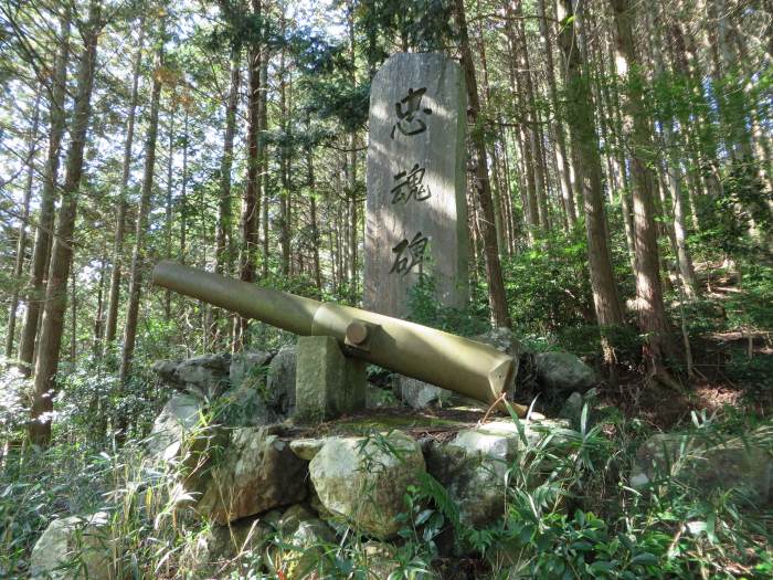 丹波篠山市福住/白尾山忠魂碑写真