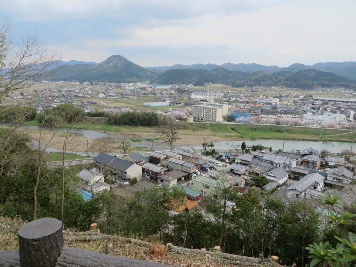 丹波篠山市河原町/渡辺弗措先生碑写真