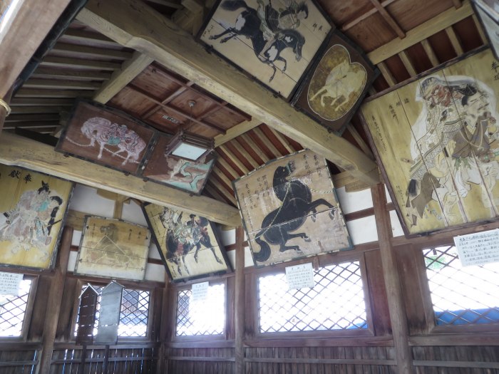 丹波篠山市黒岡/春日神社黒神馬絵馬写真