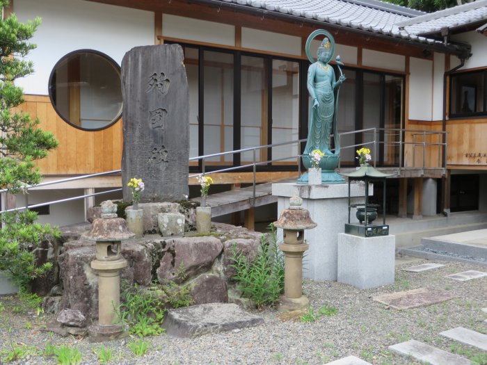 丹波篠山市沢田/澤田山小林寺殉国碑と観音菩薩写真