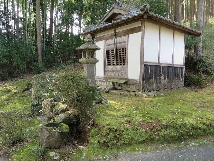 丹波篠山市大山下/出谷薬師堂前道しるべ写真