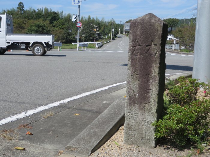 丹波篠山市黒田/道しるべ写真