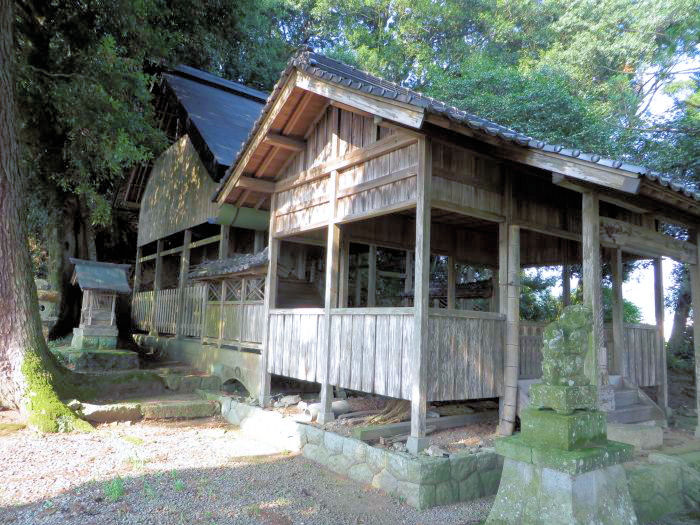 丹波篠山市郡家/新宮神社拝殿と神殿写真