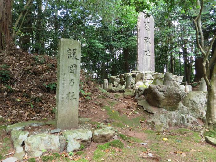 丹波篠山市沢田/忠魂碑写真