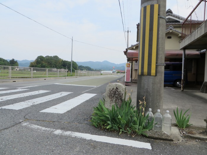 丹波篠山市黒岡/城北村道路元標写真