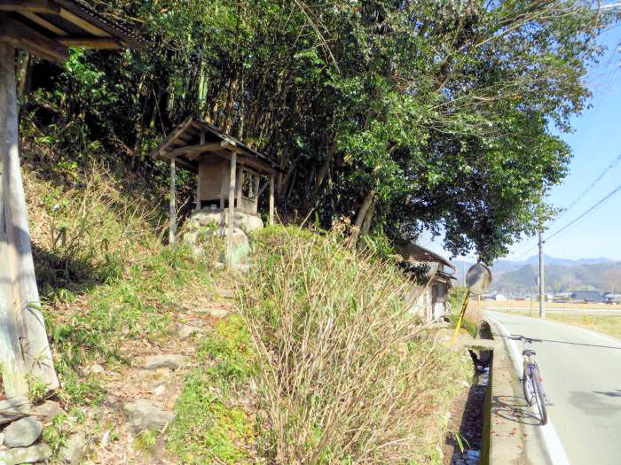 丹波篠山市和田/祠写真