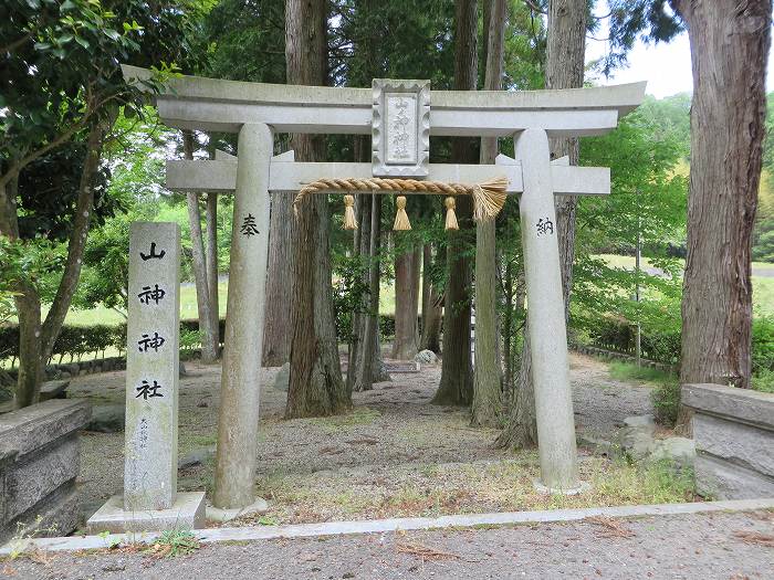 丹波篠山市本明谷/山神神社石鳥居写真