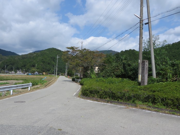 丹波篠山市一印谷/八幡神社案内石柱写真