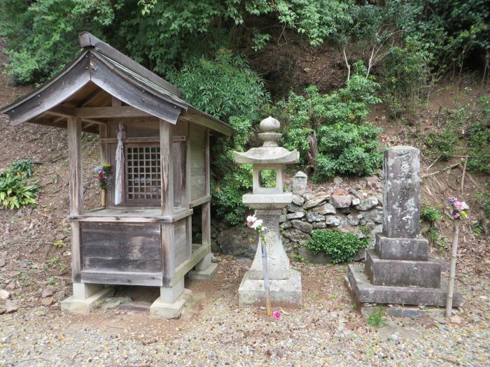 丹波篠山市藤岡奥/岩屋観音祠写真