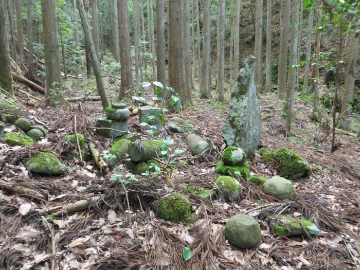 丹波篠山市火打岩/承明門院供養塔写真