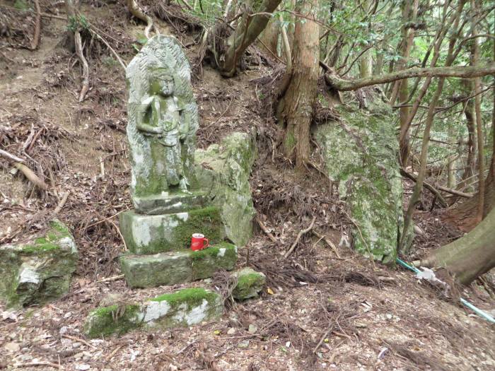 丹波篠山市小坂/鏡峠・鏡岩写真