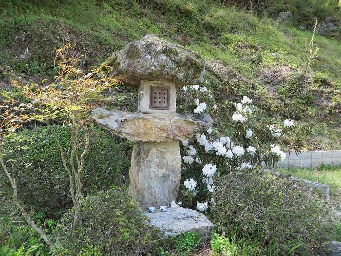 丹波篠山市本郷/灯籠写真