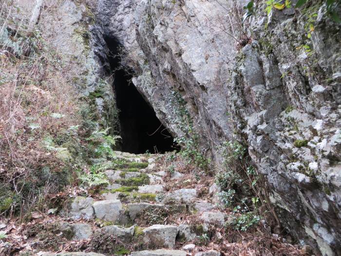 丹波篠山市藤坂/毘沙門洞写真