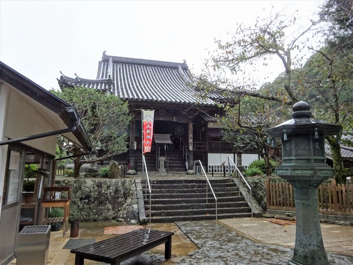 板野郡板野町黒谷居内/黒巌山大日寺