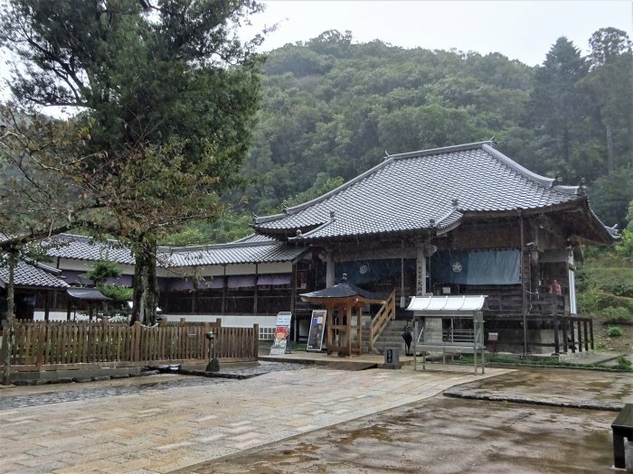 板野郡板野町黒谷居内/黒巌山大日寺