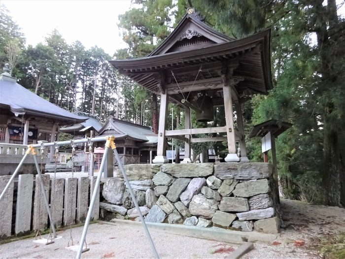 名西郡神山町下分字地中/摩廬山焼山寺