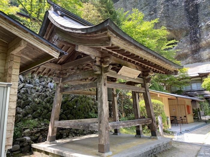 上浮穴郡久万高原町七鳥/海岸山岩屋寺