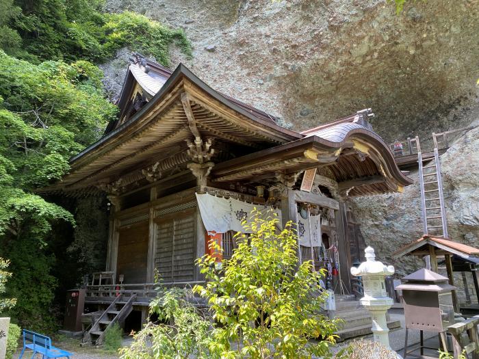 上浮穴郡久万高原町七鳥/海岸山岩屋寺