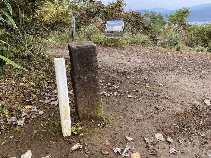 南都留郡忍野村内野/石割山