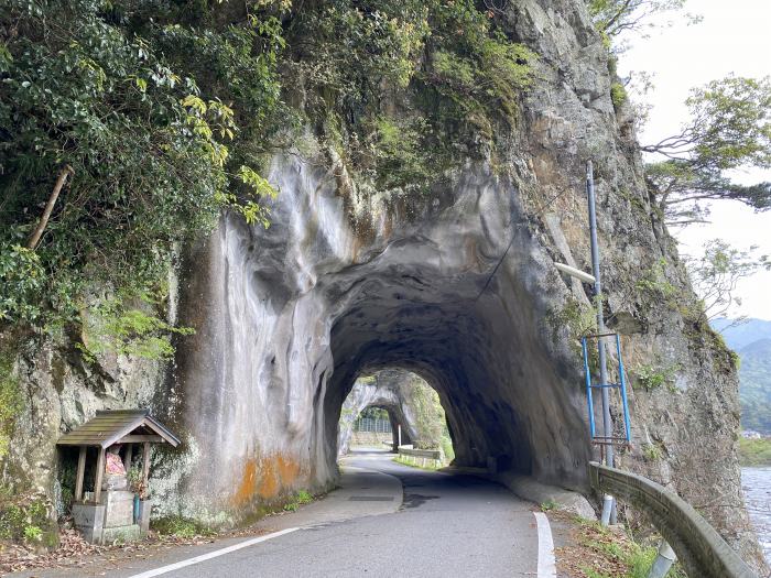 宍粟市山崎町与位/与位の洞門