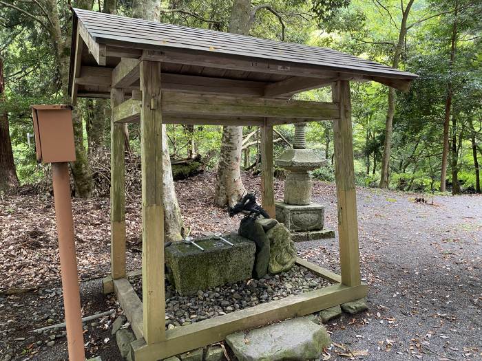 大津市葛川坊村町/地主神社