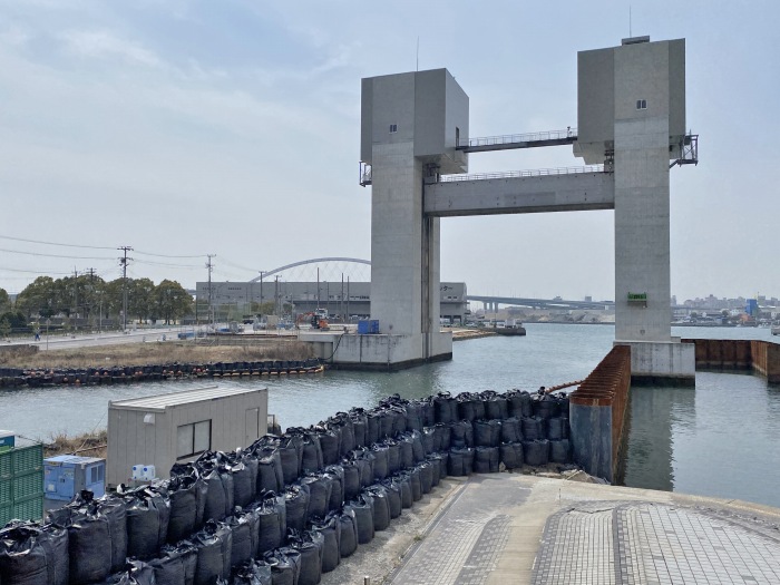 西宮市今津真砂町/今津港口灯台、今津砲台跡